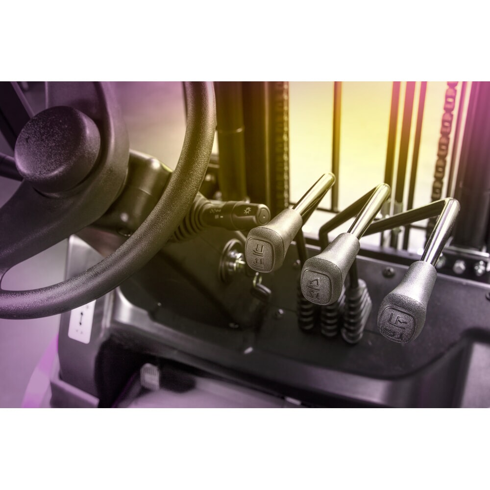 AntOn by Jungheinrich Elektro-Stapler CBH 2.5, Hubhöhe 3.300 mm, Tragfähigkeit 2.500 kg, mit Zweifach-Teleskop-Hubgerüst inkl. externem Ladegerät 80 V, 60 A