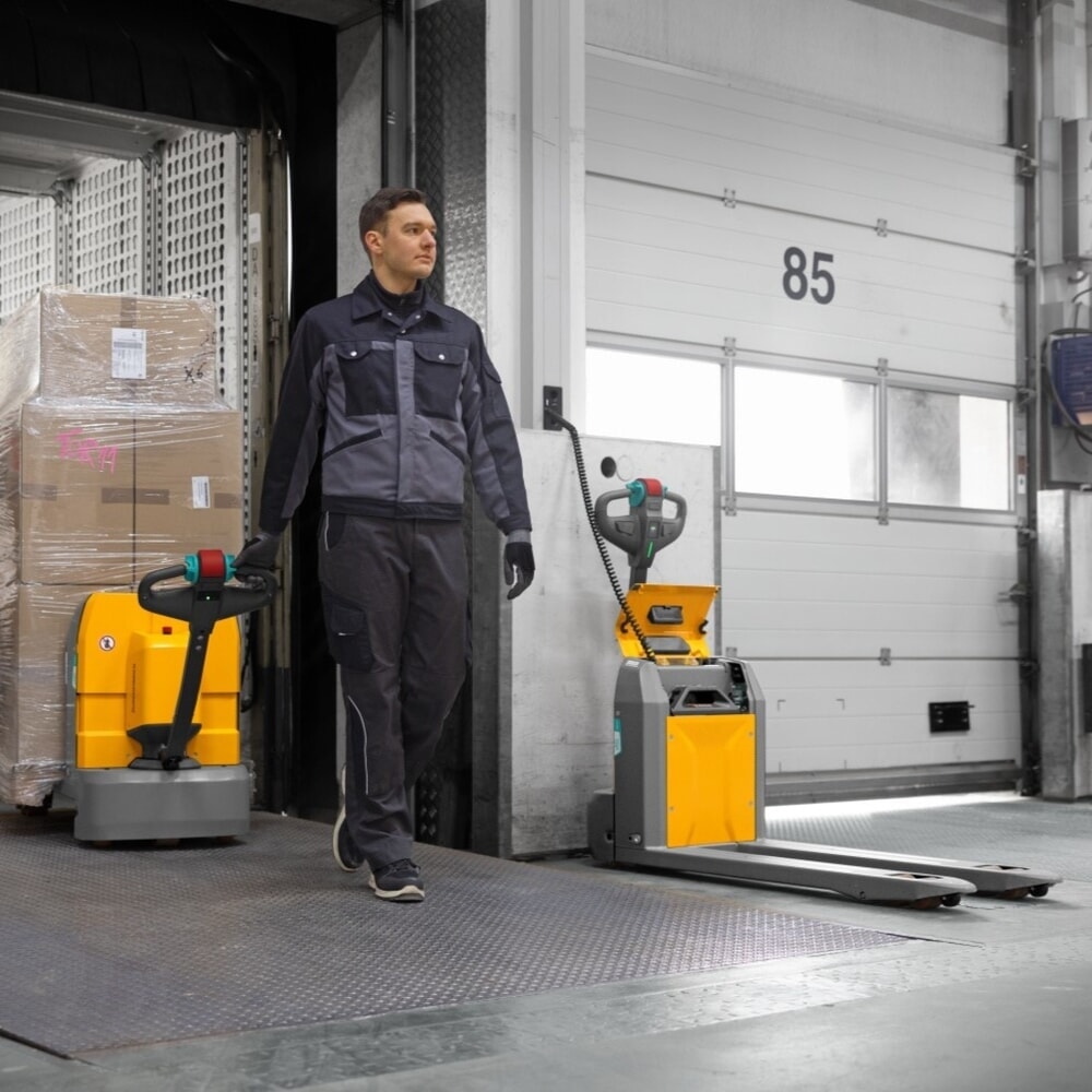 Jungheinrich Elektro-Hubwagen AME 18, Tragfähigkeit 1.800 kg, Gabellänge 1.150 mm, Tandemrollen