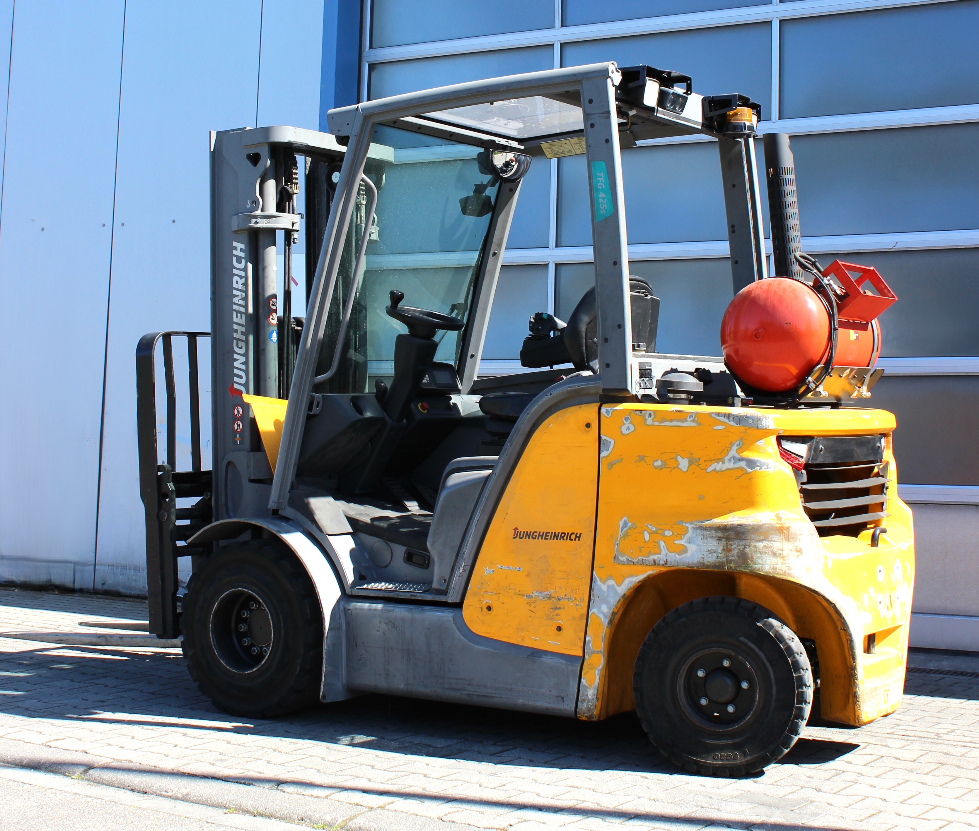 Jungheinrich TFG425s Gasstapler, Bj2021, Hubhöhe 4,7m, Triplex mit Vollfreihub, Multi-Pilot & Halbkabine