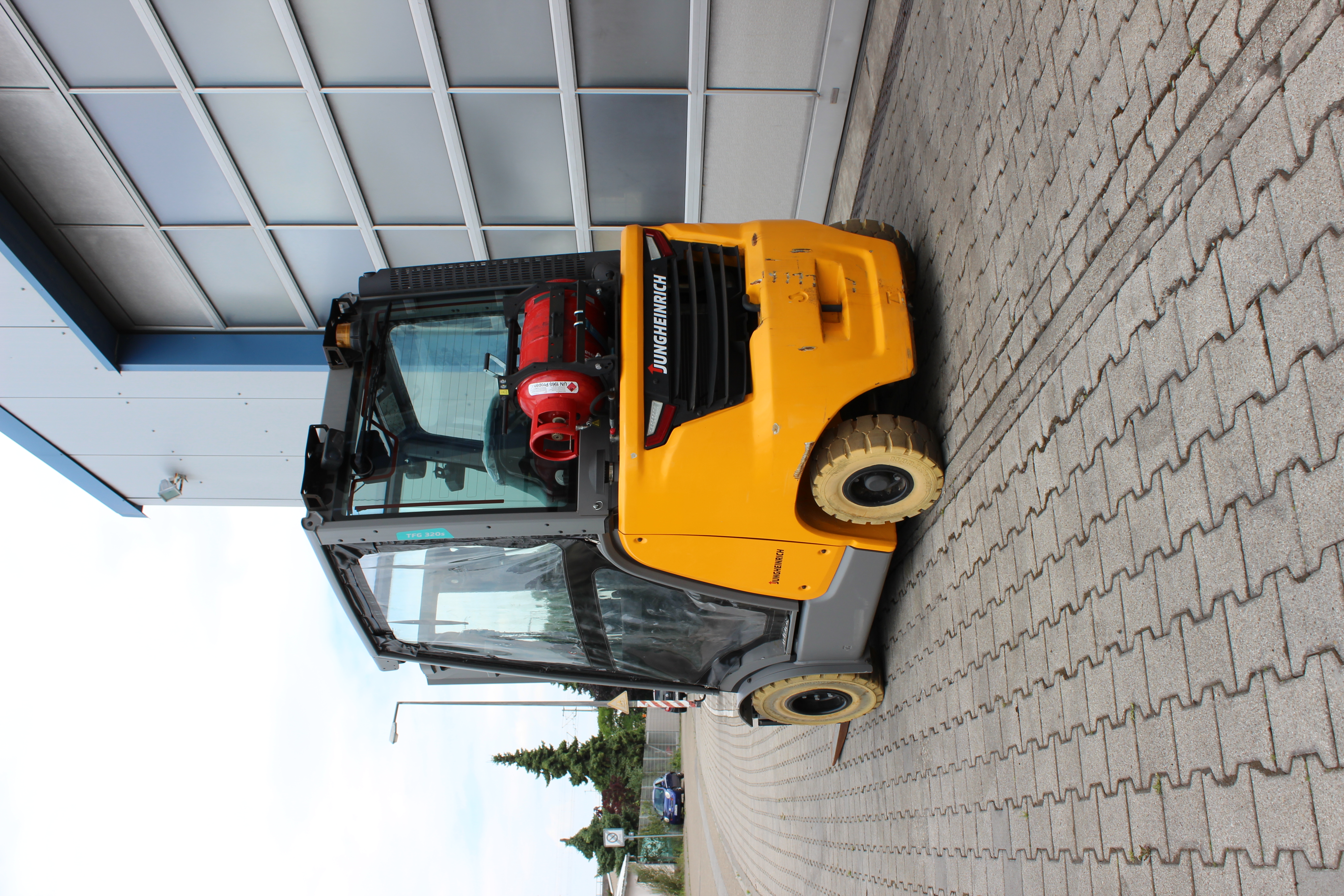 Jungheinrich TFG 320s Gasstapler Bj2021 – Nur 62 Std., 4,4m Duplex-Vollfreihub (DZ), Fingertip & Planentüren