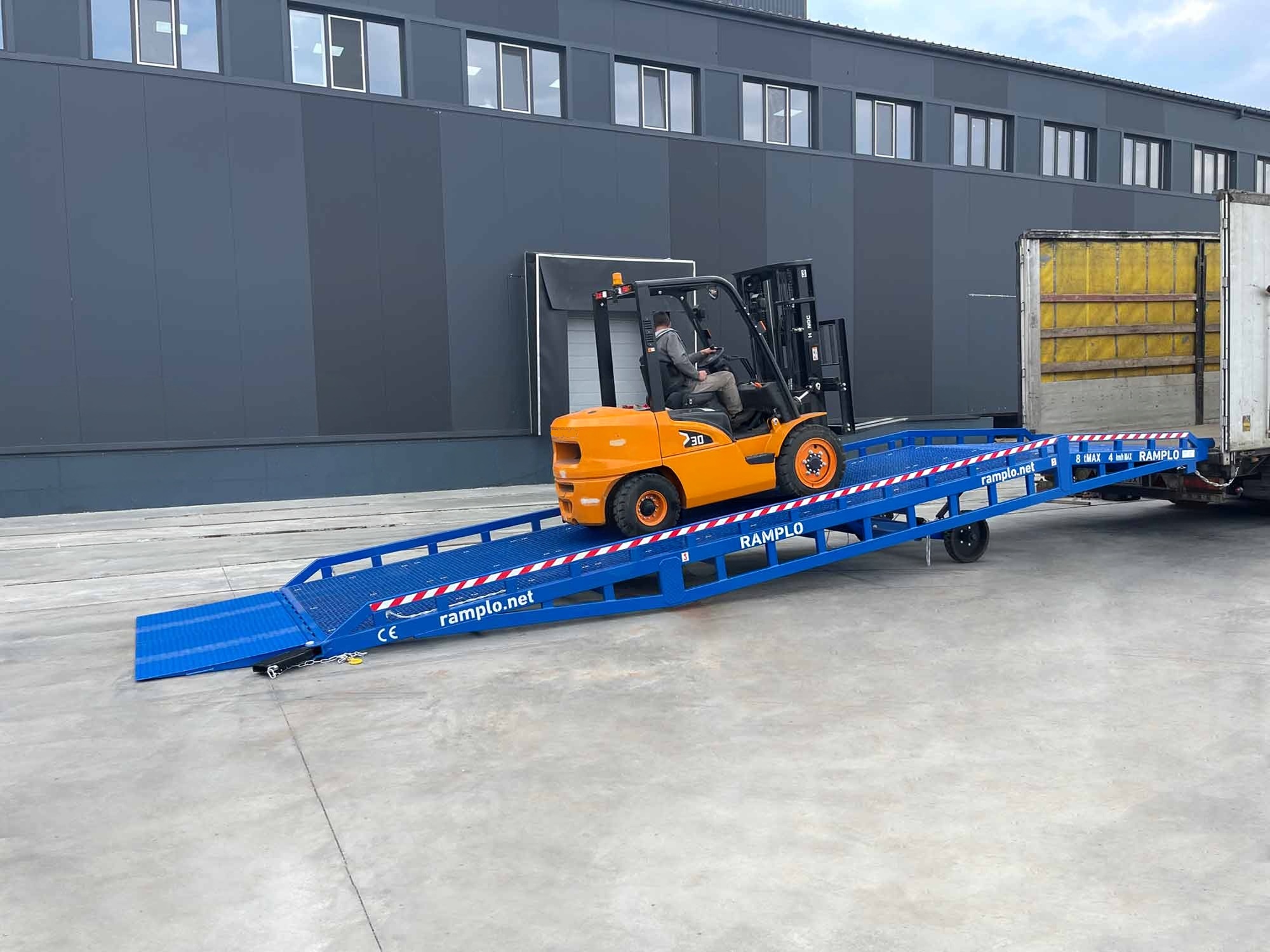 RAMPLO Vermietung Mobile Verladerampe RL‑MR