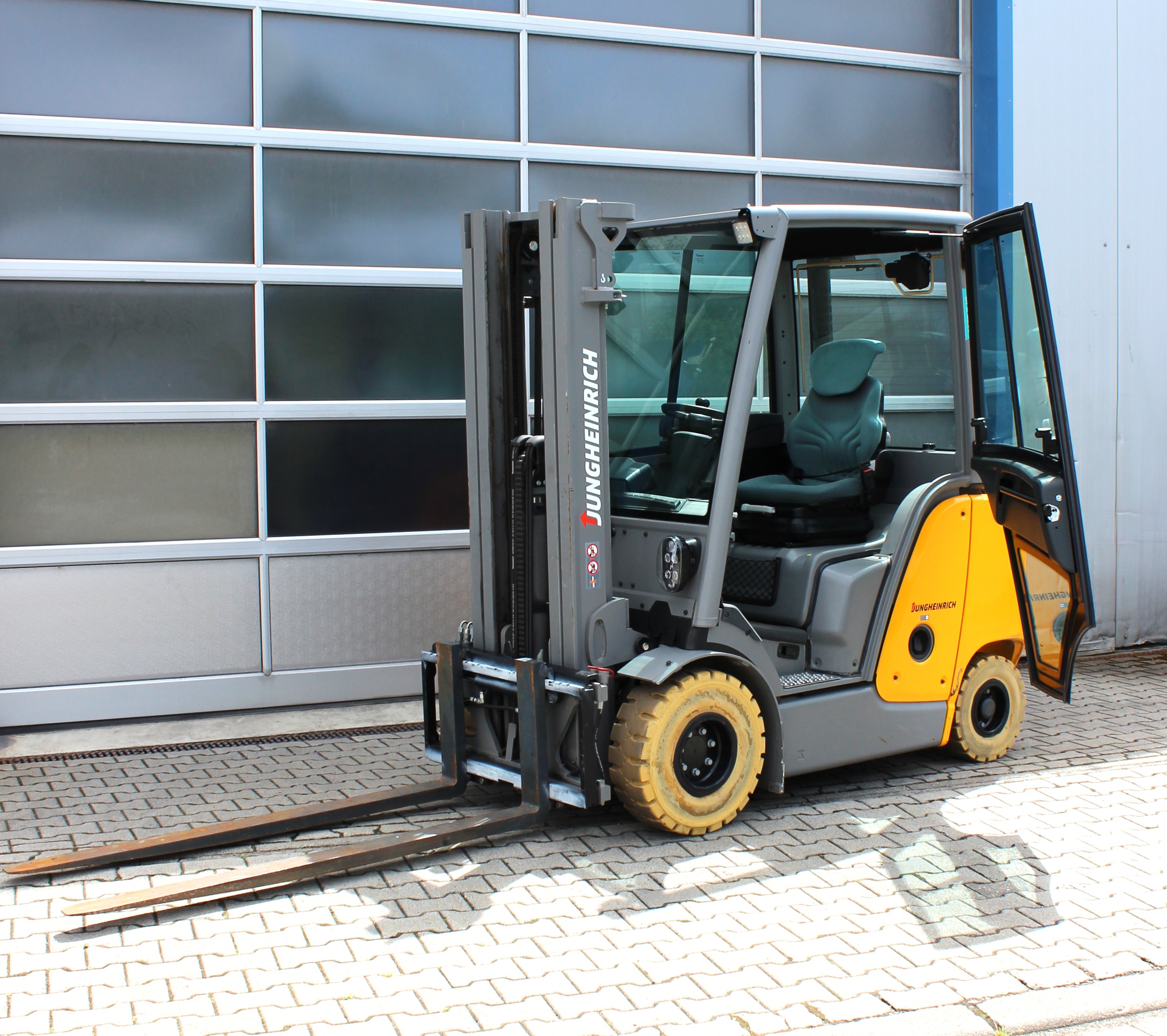 Jungheinrich DFG 320s Dieselstapler Bj2021 – Nur 327 Std., 4,7m Duplex-Vollfreihub (DZ) & Fingertip