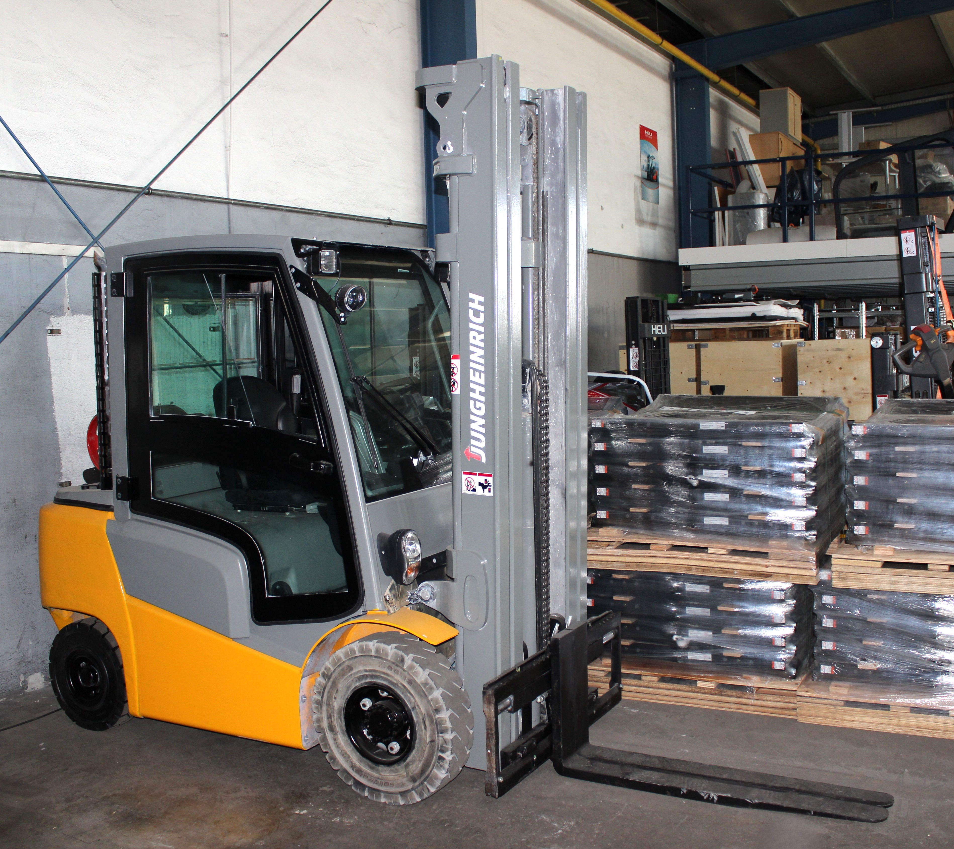 Jungheinrich TFG 425 Gasstapler, Dj2019, Hubhöhe 6m, Triplex mit Vollfreihub & Vollkabine