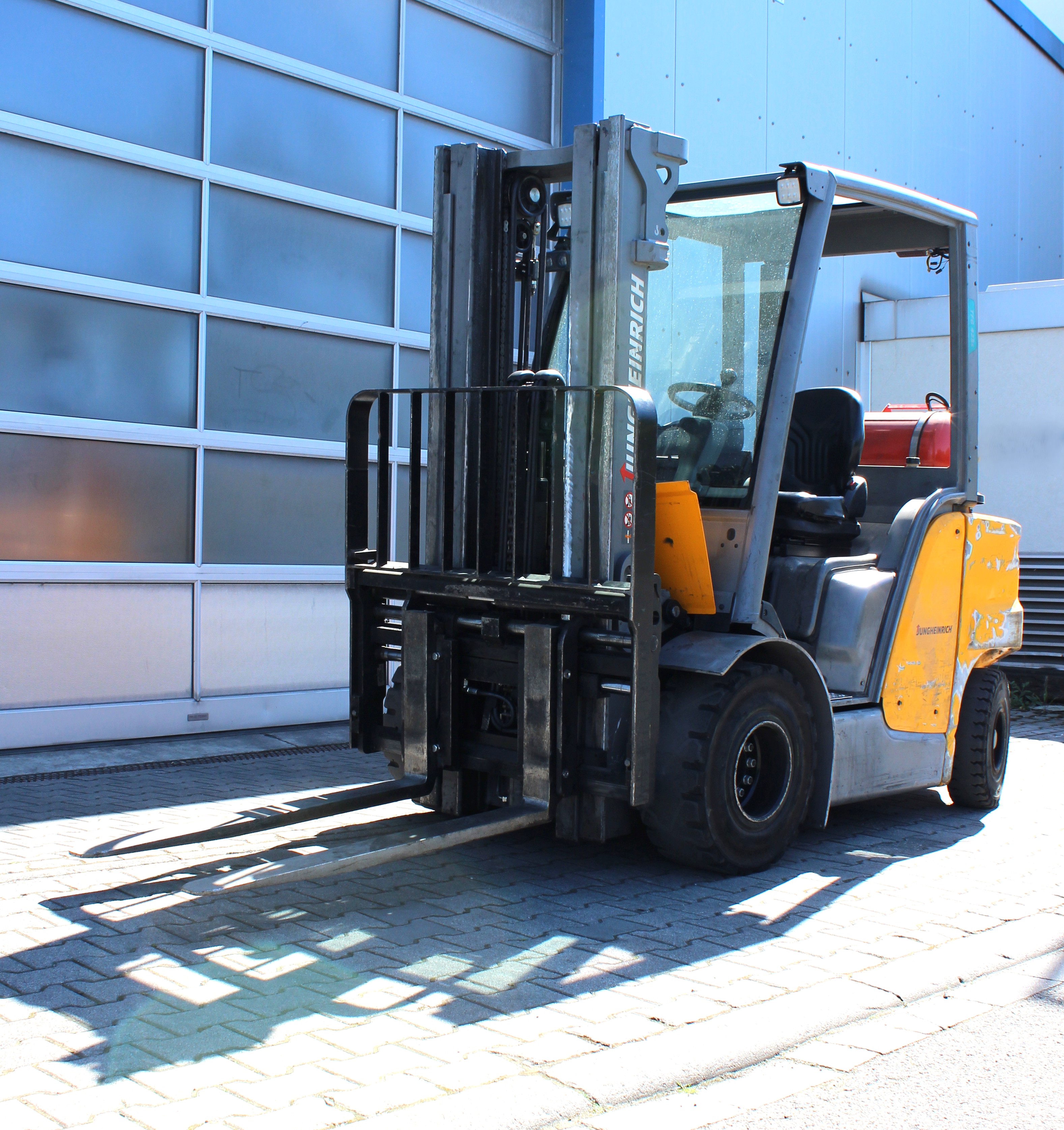 Jungheinrich TFG425s Gasstapler, Bj2021, Hubhöhe 4,7m, Triplex mit Vollfreihub, Multi-Pilot & Halbkabine