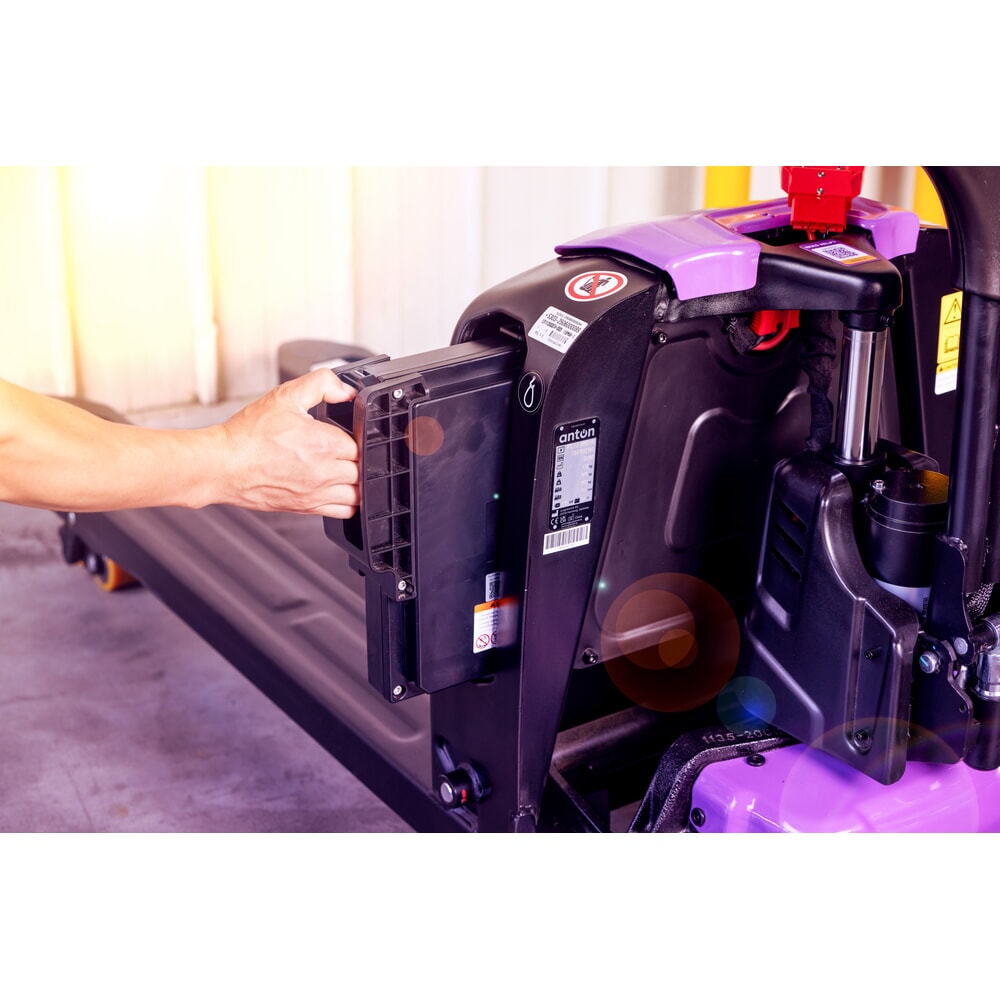 AntOn by Jungheinrich Elektro-Hubwagen PTL 1.5, Tragfähigkeit 1.500 kg mit Stützrollen