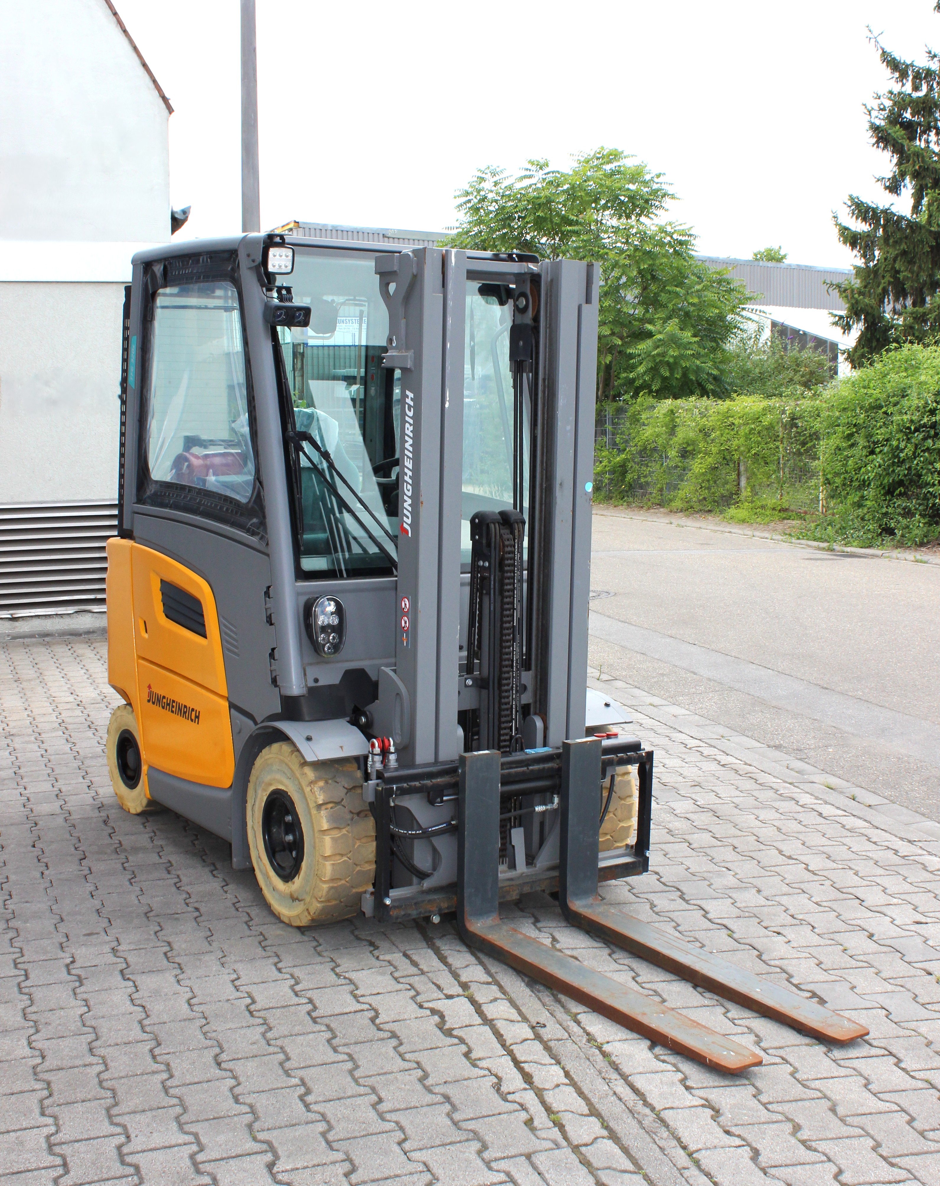 Jungheinrich TFG 320s Gasstapler Bj2021 – Nur 62 Std., 4,4m Duplex-Vollfreihub (DZ), Fingertip & Planentüren