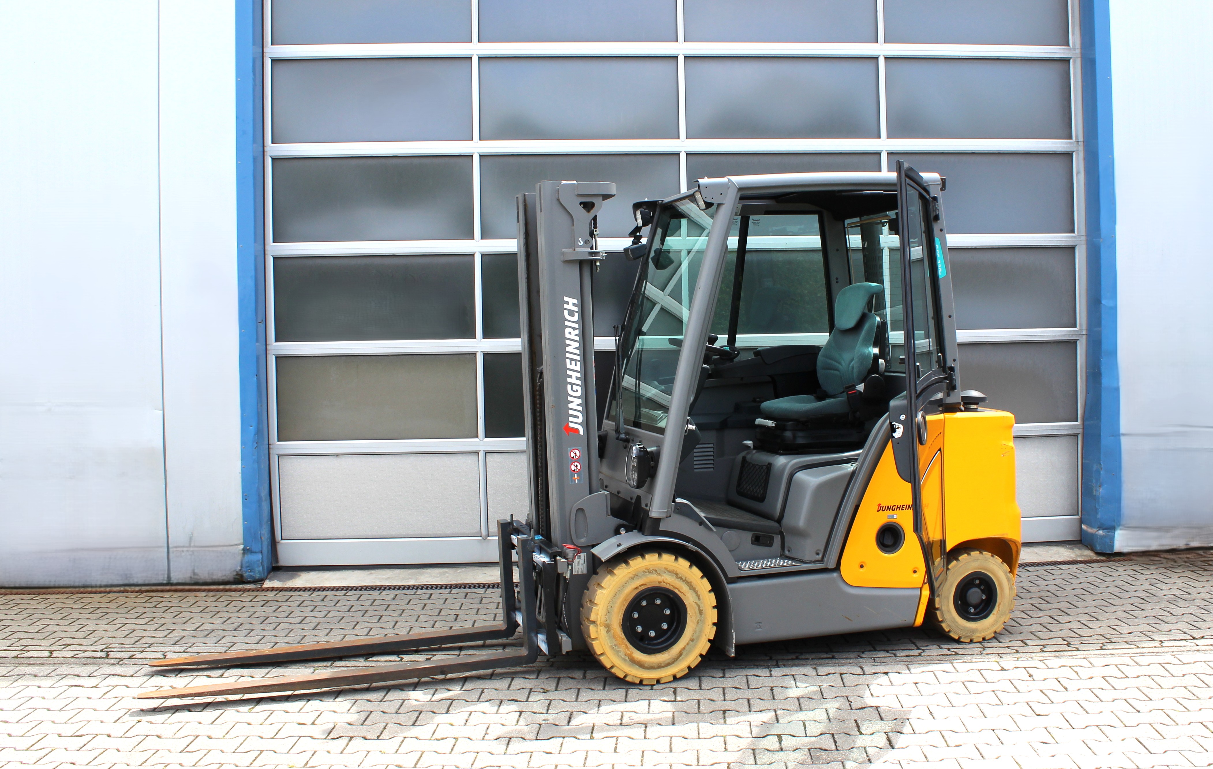 Jungheinrich DFG 320s Dieselstapler Bj2021 – Nur 327 Std., 4,7m Duplex-Vollfreihub (DZ) & Fingertip